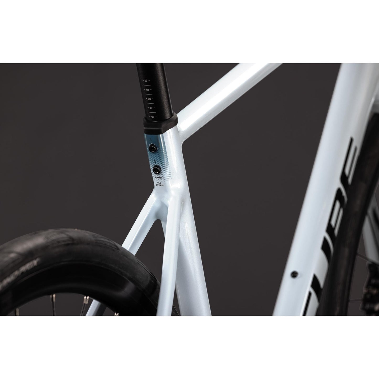 Cube Attain Race Road Bike Glacier'n'Black